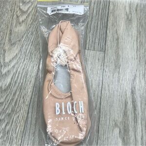 Bloch Women's Peach Ballet Flats